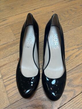 KORS by Michael Kors Black Patent Leather Pumps 9